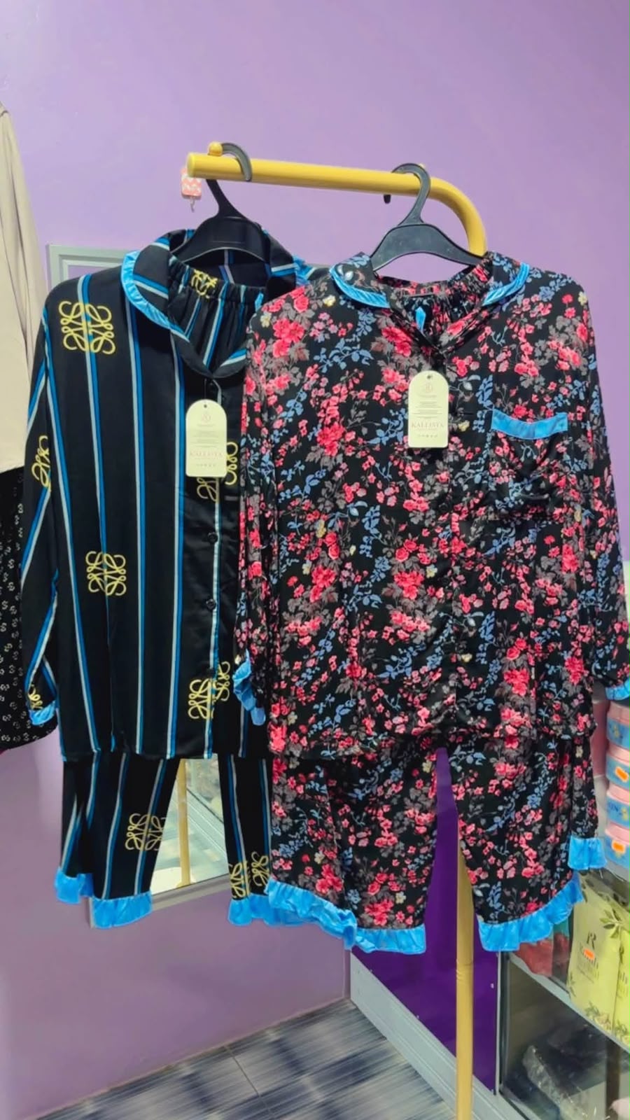 Koleksi daster biru dan motif floral di NL Collection