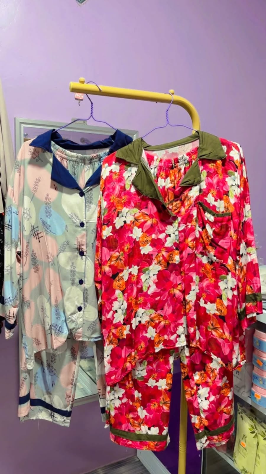 Koleksi daster motif bunga warna cerah di NL Collection