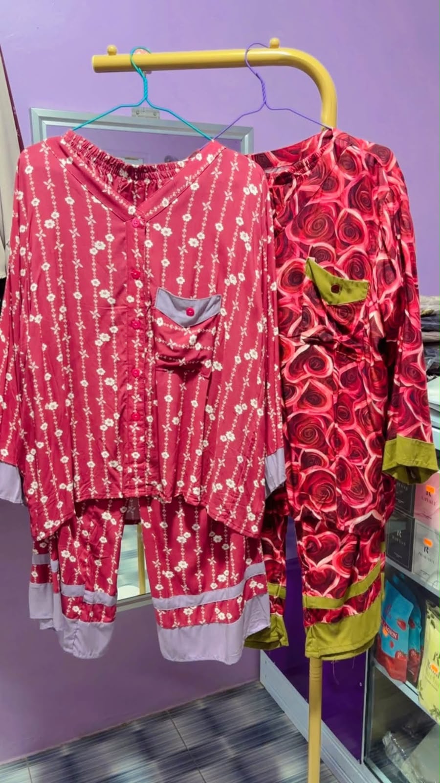 Koleksi daster merah bermotif di NL Collection